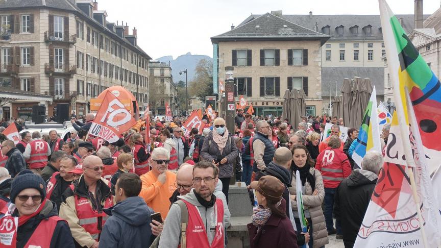 Ils étaient 10 000 selon les syndicats, 4 200 selon la police, à défiler dans les rues de Chambéry ce jeudi 6 avril.