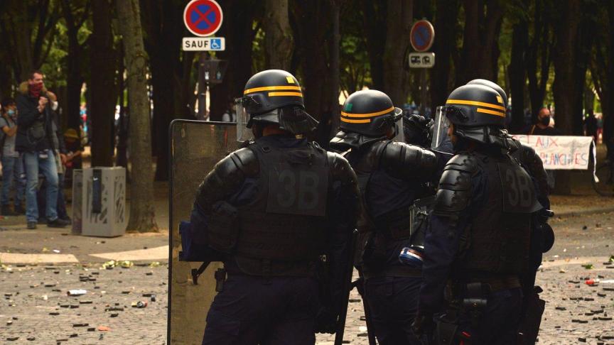 Le journaliste Rémy Buisine annonce porter plainte auprès de l’IGPN après des coups reçus lors de la manifestation du 1er-Mai à Paris.