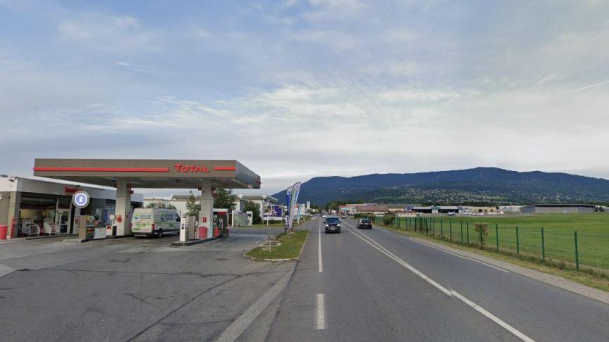 Un accident s’est produit route de Thonon à Ville-la-Grand, entre la station-service et l’aérodrome, paralysant la circulationvers 11 heures. Image d’illustration Google Street View