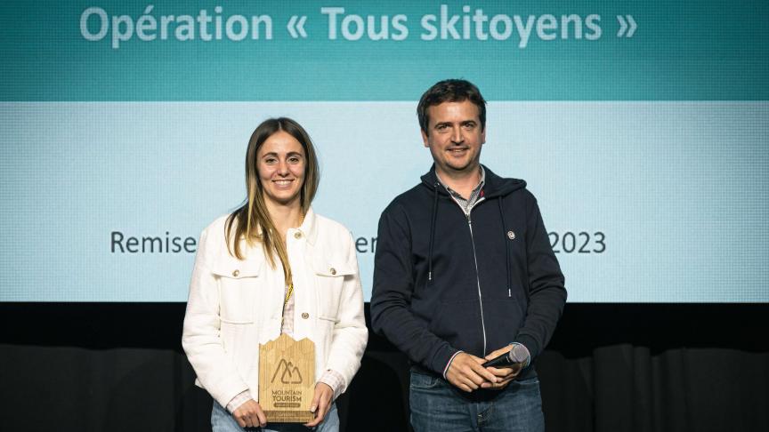 Chloé Baert et Benjamin Mugnier de la Sagets ont reçu un prix pour l’opération ‘’Tous skitoyens’’