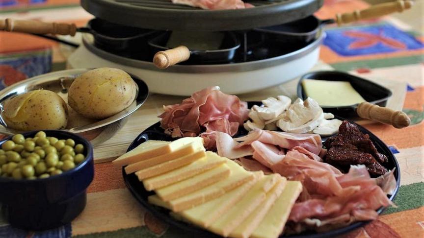 La Raclette de Savoie, incontournable repas d'hiver | La Crèmerie Royale