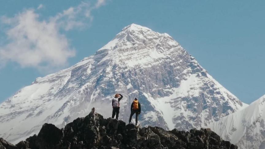 Le youtubeur Inoxtag et l’alpiniste chamoniard Mathis Dumas partent à l’ascension de l’Everest.