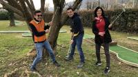 C’est désormais Étienne Taton, au centre, qui aura la charge de faire vivre le mini-golf du Bourget-du-Lac à la place de Maurice et Martine.