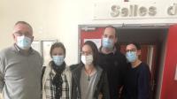 La famille de Léo devant la salle d’audience du tribunal d’Albertville.