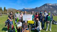 Des membres du collectif à la marche pour le climat, dimanche 28 mars dernier.