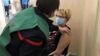 Jusqu’à la fin de la semaine, six lignes sont ouvertes avec environ 450 vaccinations effectuées par jour, au vaccinodrome de Haute-Savoie, à La Roche-sur-Foron.