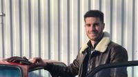 Théo Riccobene roule toujours au volant de la première voiture qu’il a acquise, une BMW de 1988.