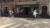 La piétonnisation, comme ici rue Grenette, permet « d’apaiser la ville », observe François Astorg.