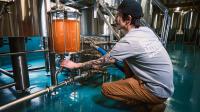 La production est artisanale mais les processus rendent les bières stables.
