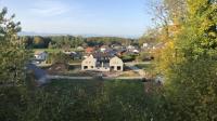 Sur le podium des communes ayant le plus bétonné, au regard de la hausse de leur population, on trouve Armoy avec 6332 m2 artificialisé par habitant suplémentaire.