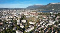 Dans un marché immobilier très tendu, certaines transactions à Annecy se réalisent en quelques jours à peine. (photo cabinet Barret)