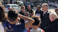 Une trentaine de parents sont venus protester contre le manque de place au service périscolaire.