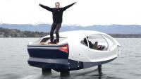 Alain Thébault sur un des prototypes de SeaBubbles sur le Léman.