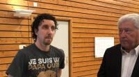 L’archéozoologue Mathieu Luret aux côtés du maire d’Onnion, Allain Berthier. La grotte du Baré est aujourd’hui interdite d’accès au public pour la préserver des pillages.