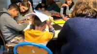 Les enfants réfugiés accueillis par l’association Lake Laid bénéficient chaque mercredi de l’aide aux devoirs.
