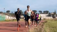 Au Kenya, Morgan Le Guen court entre 180 et 200 kilomètres chaque semaine, tant sur piste que sur routes et chemins.