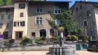 Verra-t-on un jour un food-truck installé à côté de la fontaine du vieux bourg?