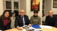 Le maire Stéphane Valli et la technicienne, Noémie Pachabezian, aux côtés de l’infirmière Agnès Bouclier et du Dr Olivier Garreau.