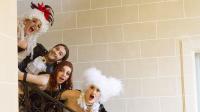 L'équipe de Voltaire's Attic au château - de gauche à droite : Melisende Reyes, Sean Layland, Sara Printemps et Juliette Schack. ©Voltaire’s Attic