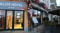 Le restaurant Zaino se trouve au pied d’un hôtel, en face de l’embarcadère d’Evian.