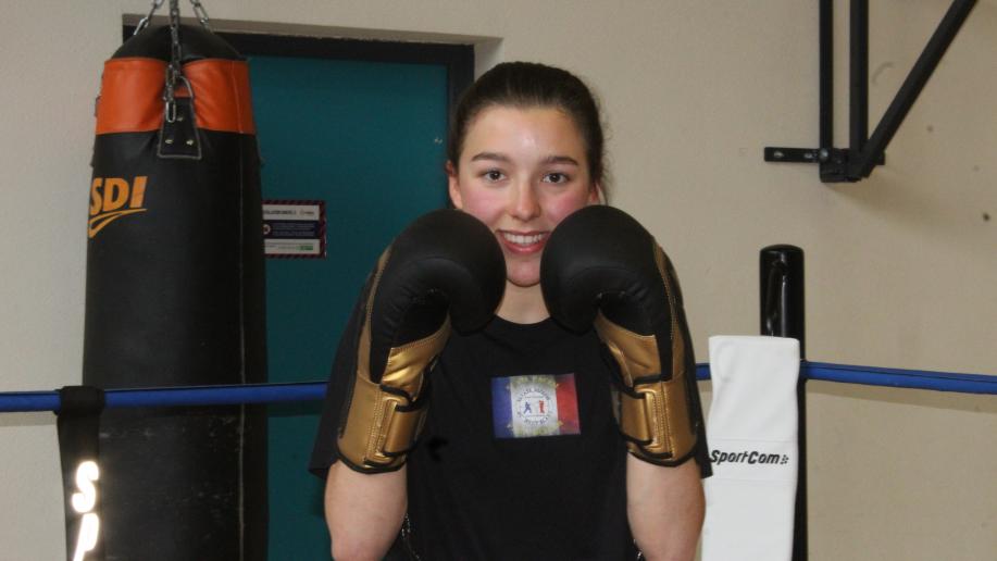 Jade Croz est une boxeuse sallancharde de 16 ans.